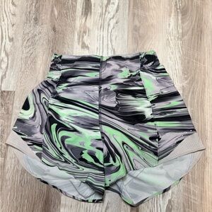 Lululemon Hotty Hot Shorts 2.5” Lined Low Rise Size 2 Green Gray  Athletic Gym